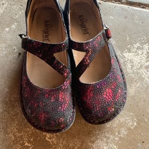 Allegria size 38 purple medical shoes